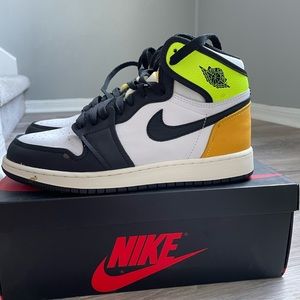 Air Jordan 1 retro high OG GS- VOLT GOLD